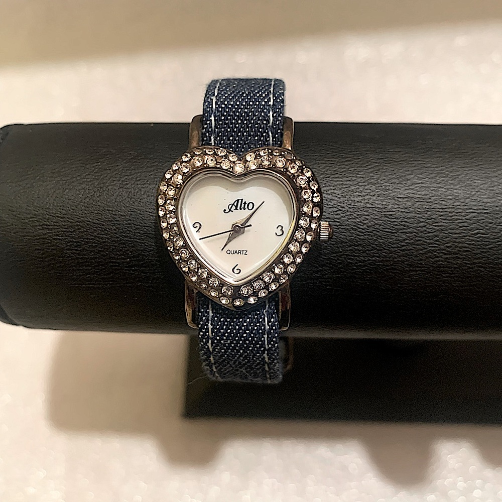 Alto Quartz Diamond Heart-Shaped Watch